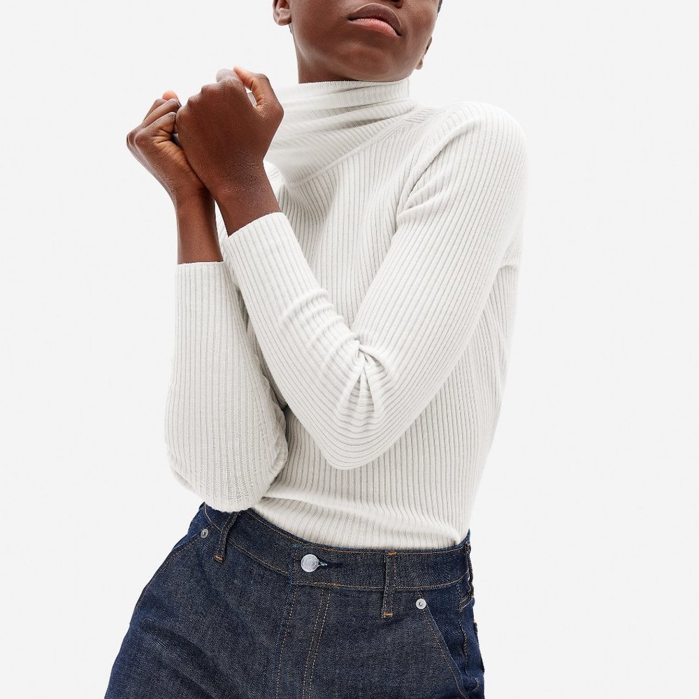 Everlane Italian Merino Rib Turtleneck in Bone (Size S)